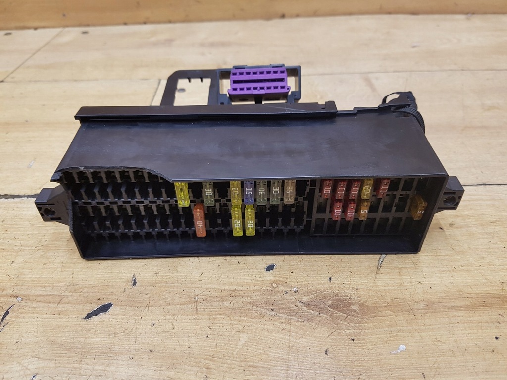 фото №1, Коробка предохранителей vw golf v plus 1.6 8v