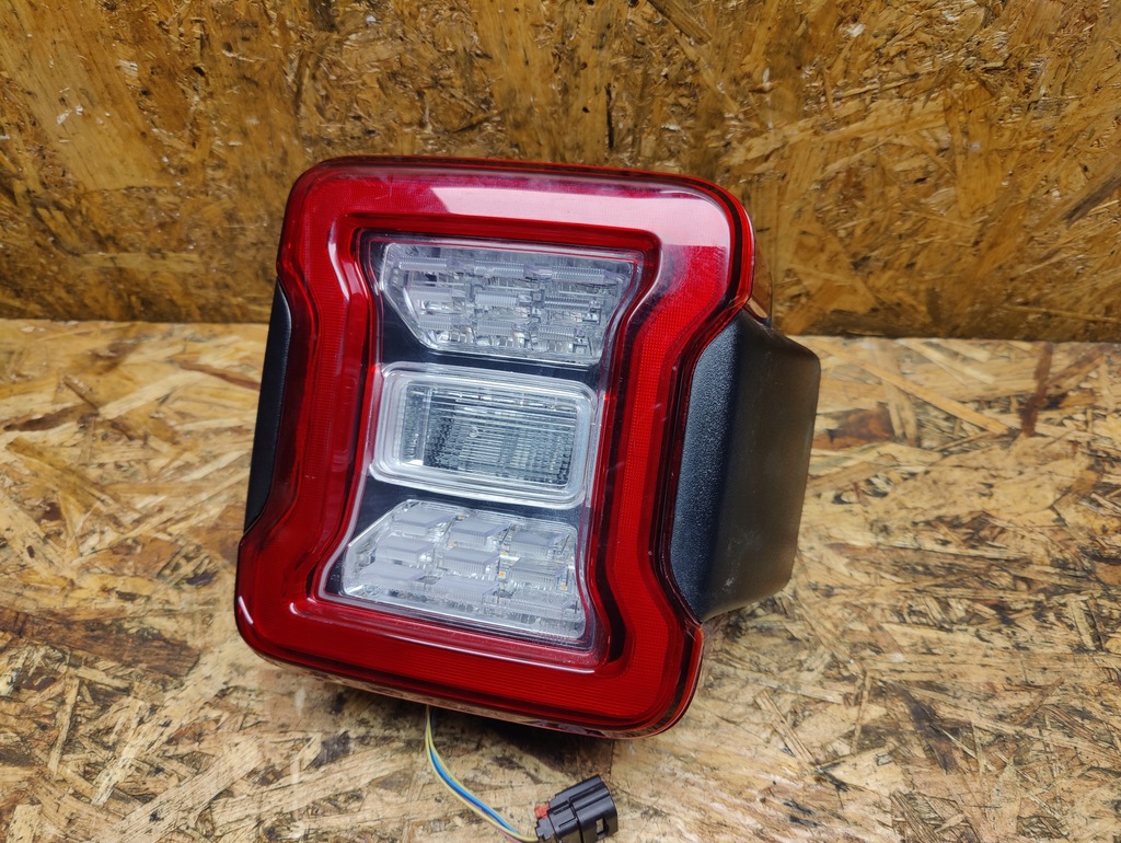 фото №10, Лампа правая задняя задняя jeep wrangler europa