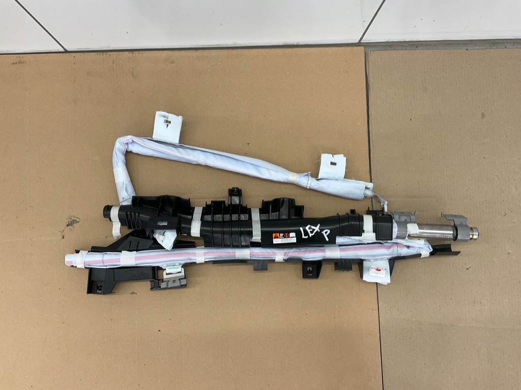 фото №1, Lexus es300h шторка безопасности оригинал правая