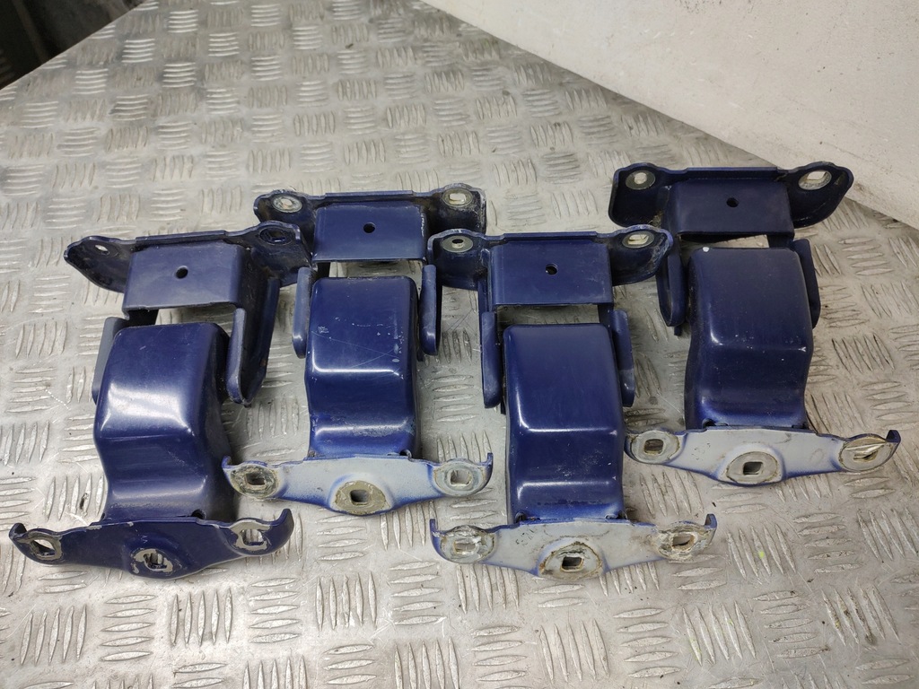 фото №1, Петлі лівий правий задня trafic ii