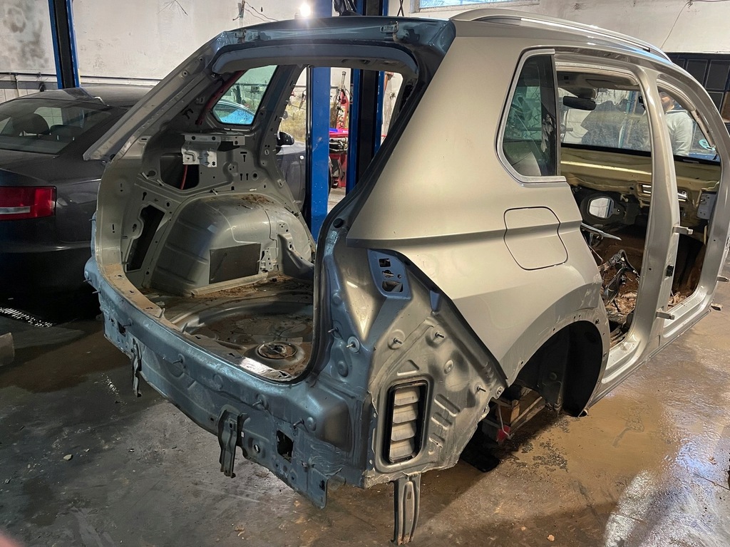 фото №1, Volkswagen tiguan ii 5na чверть крила задня права