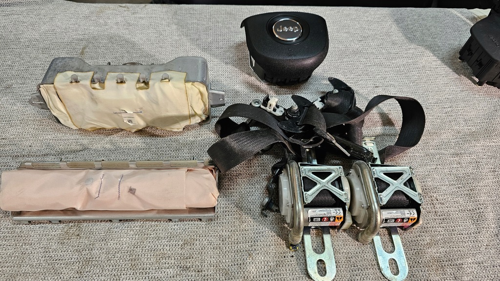 фото №1, Jeep grand cherokee wk2 b16r подушки безопасности ремни оригинал