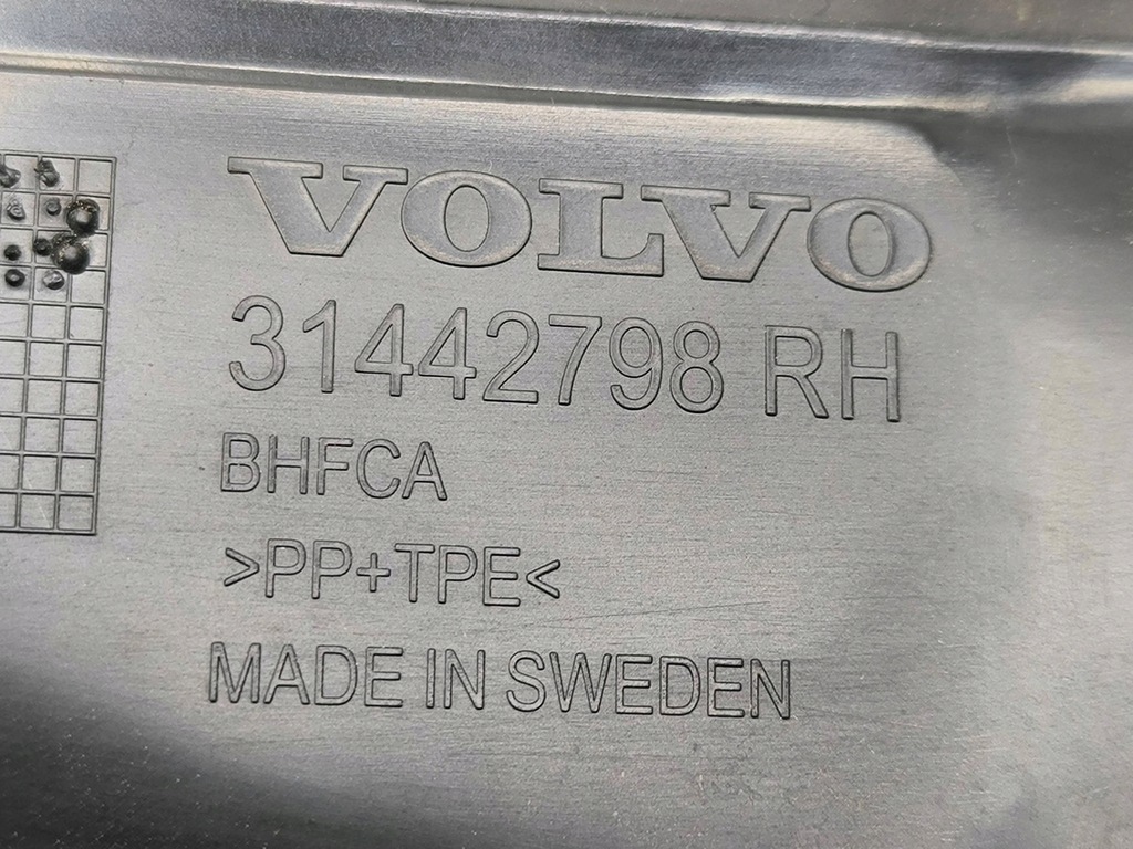 фото №7, Volvo xc40 2020 правая сторона панель отделочный крыла