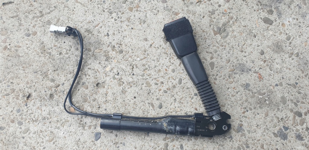 фото №1, Натягувачі ременів bmw 3 правий 9119542