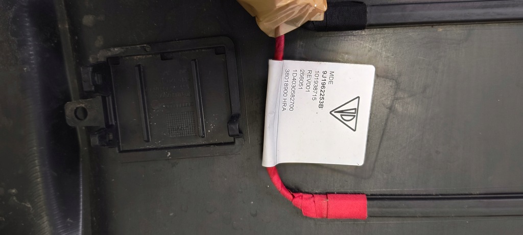 фото №11, Диффузор накладка бампера задняя porsche taycan 9j1 + датчик открывания крышки