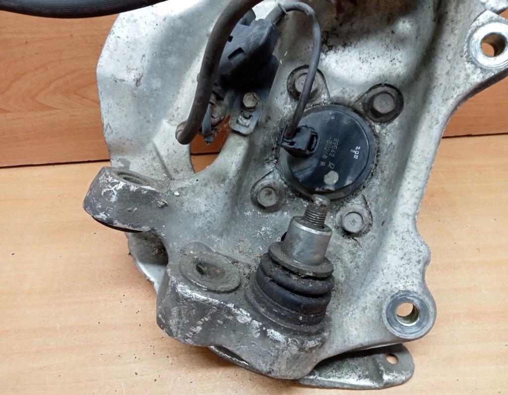 фото №2, Поворотный кулак ступица правый перед lexus ls 460