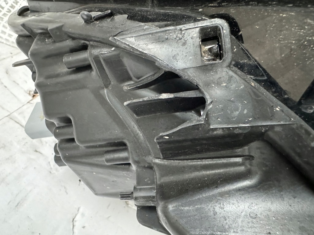 Peugeot 308 t10 21- правий фара full led Недорого