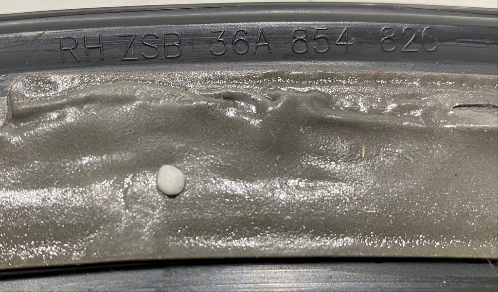 фото №6, Bentley bentayga права молдинг крила 36a854820