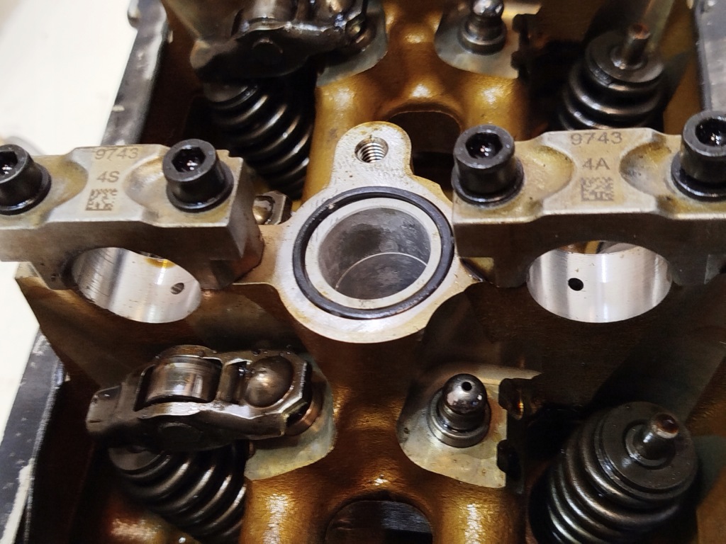 Купити Головка ліва maserati ghibli 3 3.0 v6 q4 m156b 2283306 подряпини !