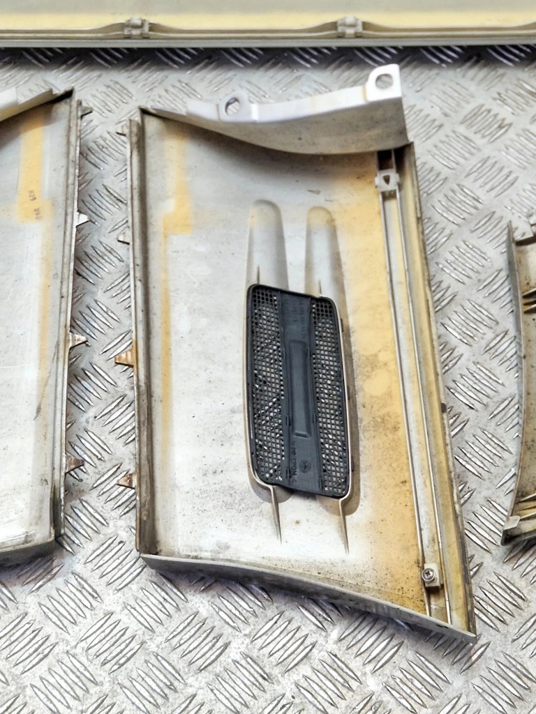 Молдинг передніх лівих двері mercedes-benz sl r129 a1296902340 33914308 Недорого