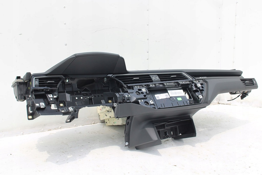 фото №9, Audi q8 e-tron консоль pulpit 4m 4kl857001 панель приладів приладова панель приладів pulpit