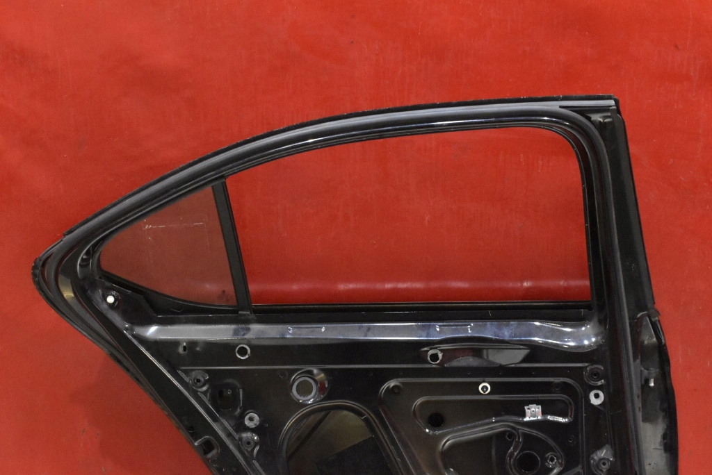 фото №16, Дверь левая задняя задние чёрные skoda superb 3 iii sedan 15-20