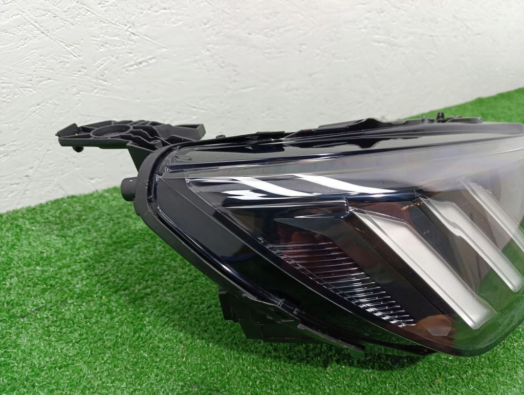 Peugeot 208 2008 2 2 19r- фара правый перед передняя full led с Разборки