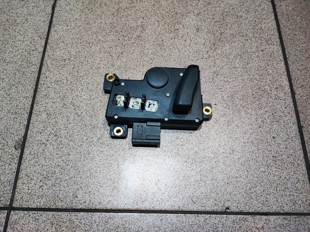 фото №1, Переключатель кнопка сиденье левый audi a8 d3