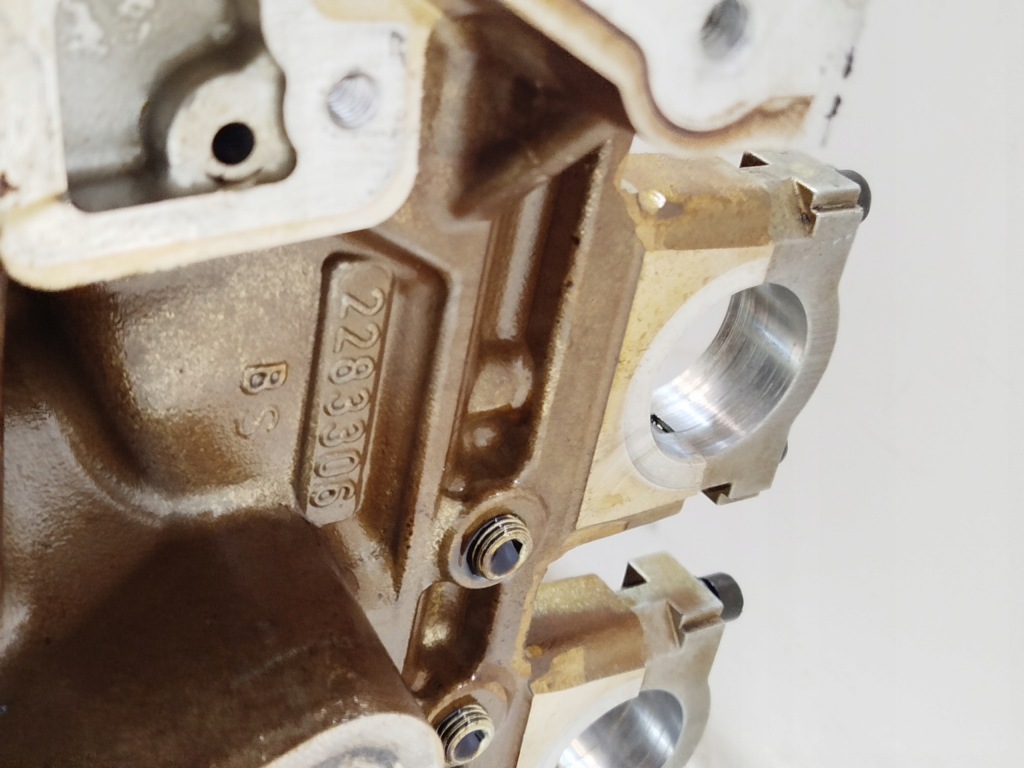 Головка ліва maserati ghibli 3 3.0 v6 q4 m156b 2283306 подряпини ! Недорого