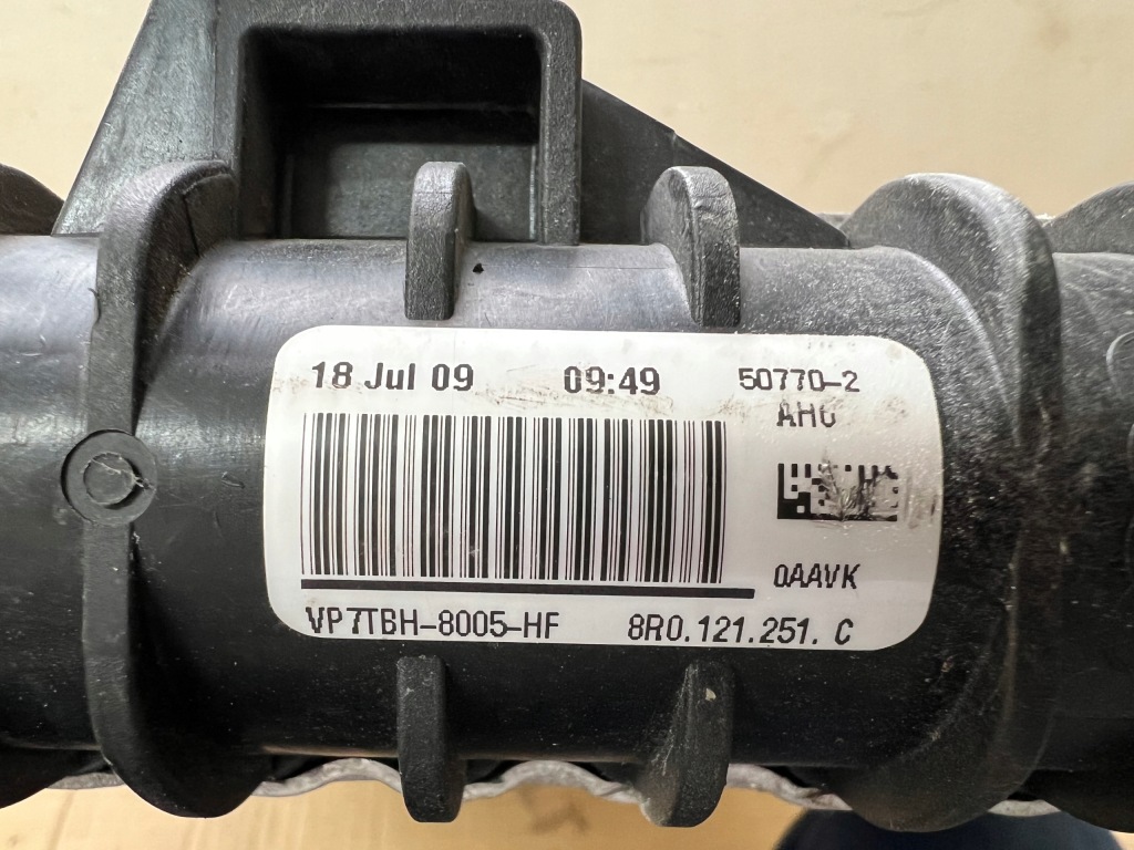 Audi q5 3.0 tdi 8r радіатор води оригінал європа Доставка