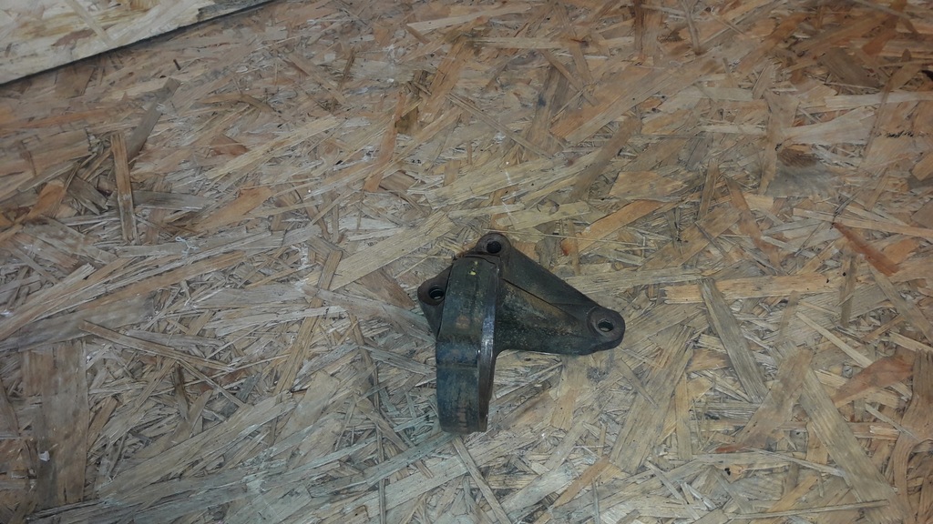 фото №1, Nissan almera tino 2,2 di o5 r опора полуось