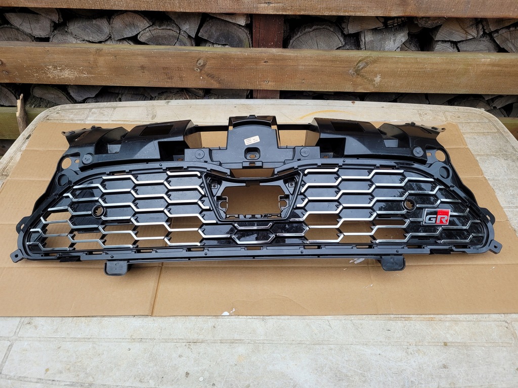 фото №1, Решётка радиатора решётка радиатора toyota yaris cross gr sport