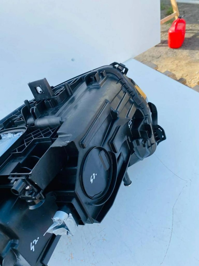 фото №16, Mercedes-benz eqb 2021 середина лампы передние / комплект