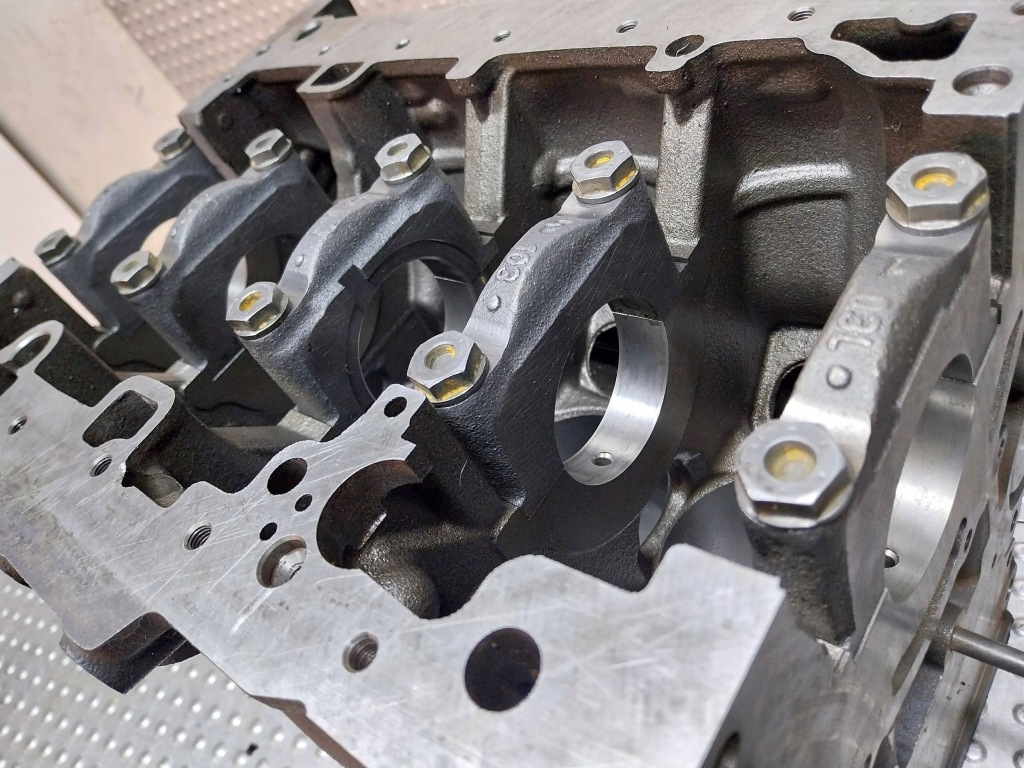 Блок двигуна номінал 03n023c crb audi a4 b9 8w a5 8w q5 8r a6 c7 2.0 tdi Зі Шроту