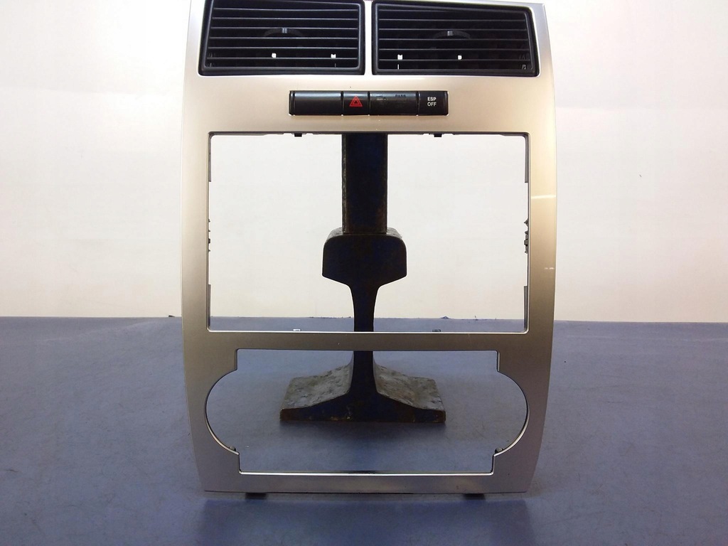 фото №3, Dodge charger 05-10 рамка радио панель консоли