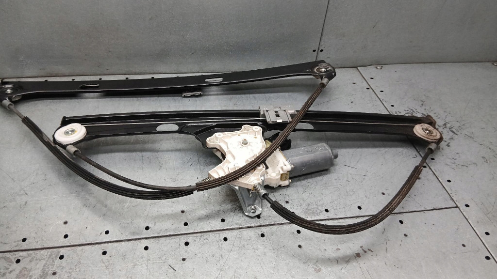 Подъемник правый перед mercedes vaneo w414 01-05r 1.7cdi a4147200946 Недорого