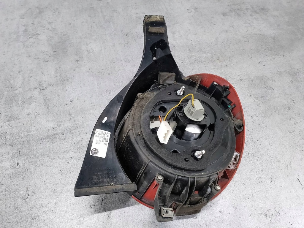 фото №2, Лампы задняя комплект alfa romeo mito 156085789 156085767 хэтчбек