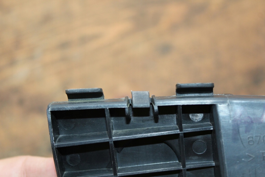 фото №7, Направляющая бампера правый задняя avensis verso комплект