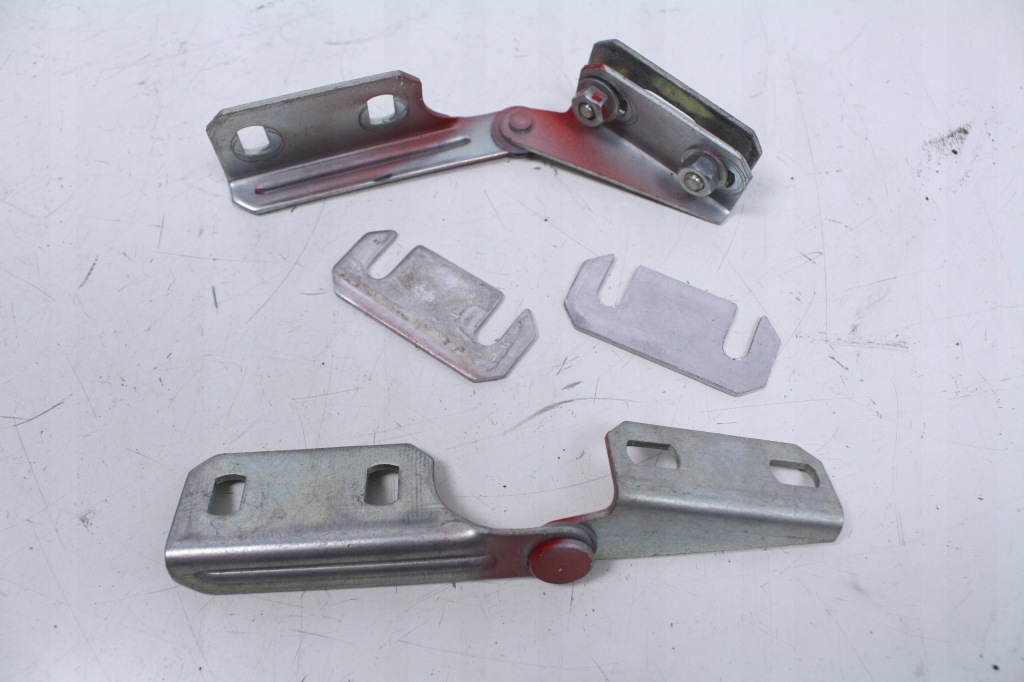 фото №2, Петля капот ligier js50 13r.