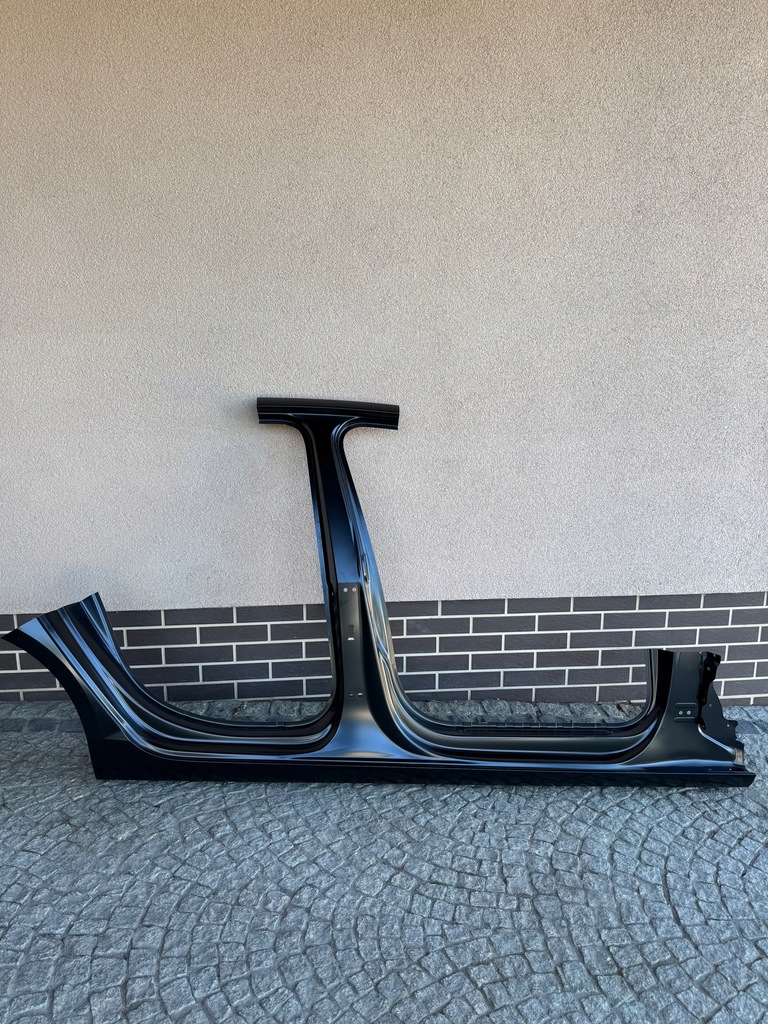 фото №1, Audi a4 b9 8w5 sedan блок двигателя порог правый четверть