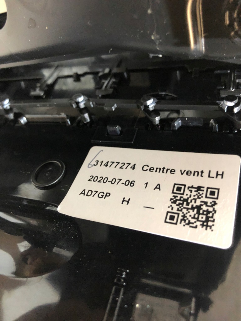 фото №13, Volvo v60 ii рамка навигации накладки воздуховоды хром декоры приборная панель панель