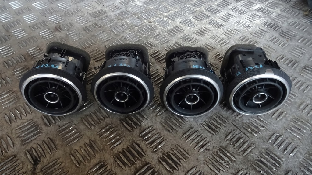 фото №1, Решётка обдув audi a3 8v 8v0820901