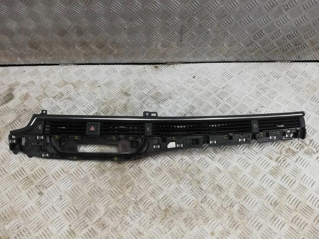 фото №1, Audi a4 b9 решітка обдув консолі 8w1820902