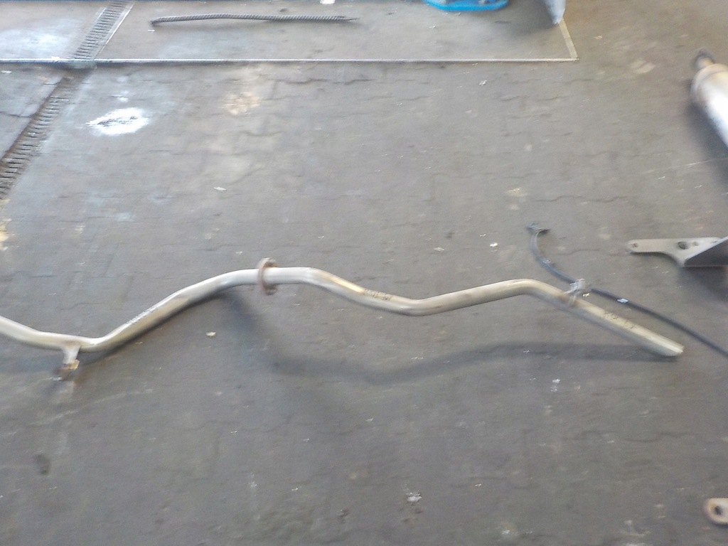 фото №1, Toyota corolla 2018r 1.4 d4d гаситель труба выхлопная