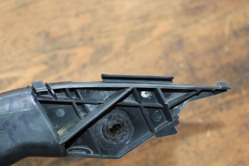 фото №8, Направляющая бампера правый задняя avensis verso комплект