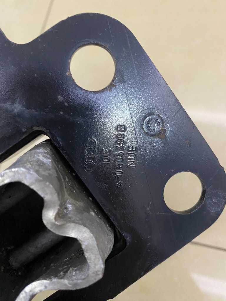 фото №7, Відбійник зона деформації ліва audi a6 c6 4f0807133