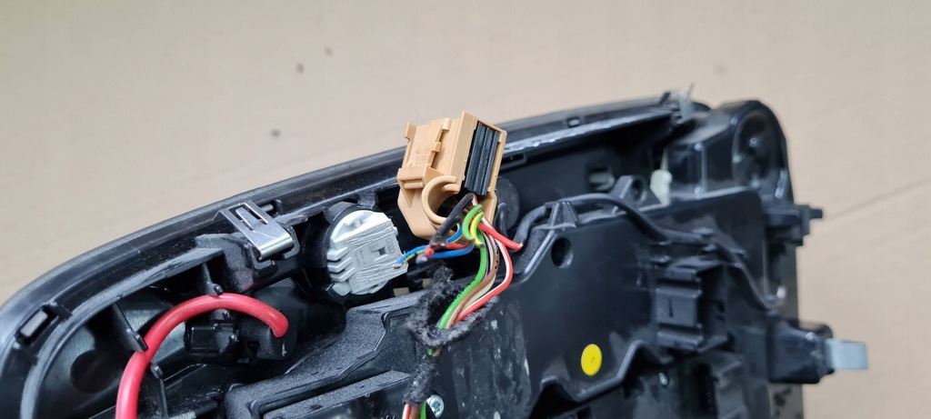 фото №13, Sq7 4m q7 лампа стельовий корпус na частини pod люк 4m0947135cr