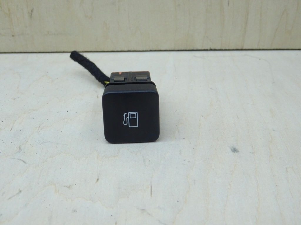 фото №1, Citroen c4 ii ds4 кнопка заливной топлива 96664235zd