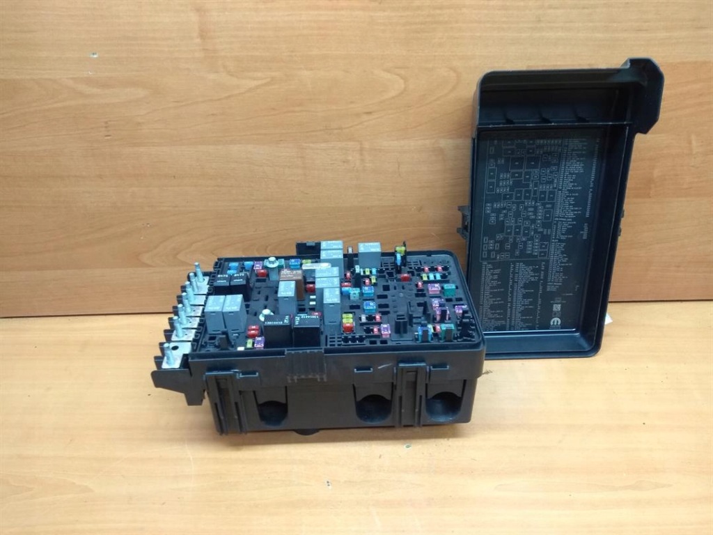 фото №1, Коробка запобіжників jeep wrangler jl iv 2.0 t