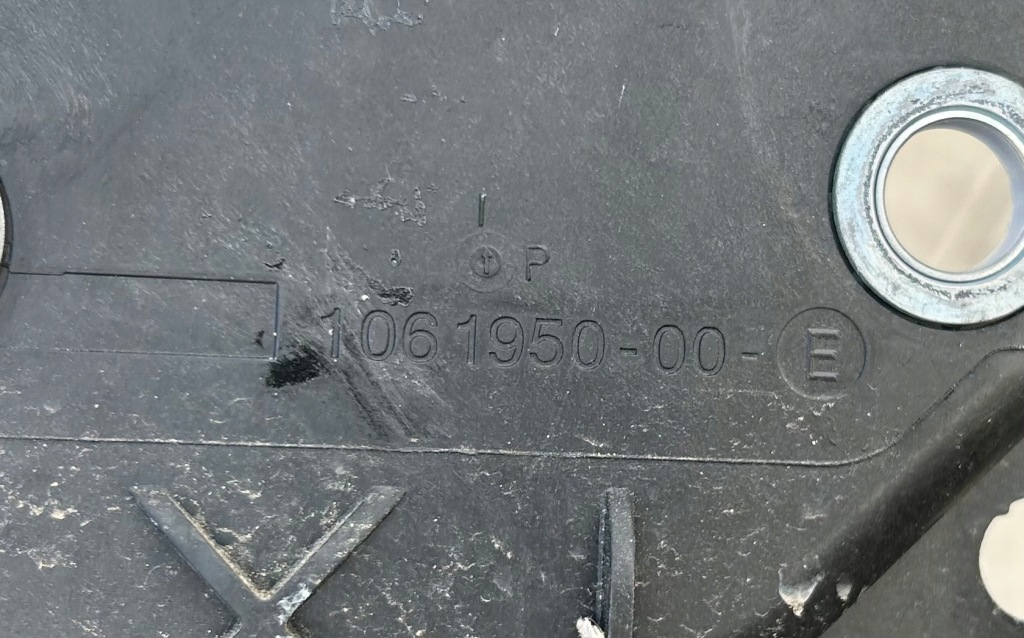 Tesla model s рестайлинг  16- ремень передний усилитель оригинал Оригинал