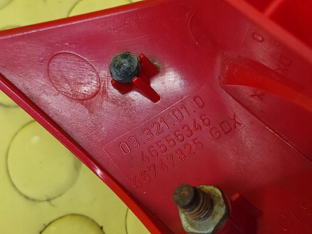 Alfa romeo 147 лампа правый задний  w крышка Киев