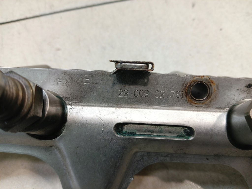 фото №6, Молдинг впрыскная audi a6 c6 06f133317l