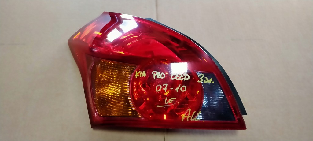 фото №1, Kia pro ceed i 3d 07-10 лампа левый задняя