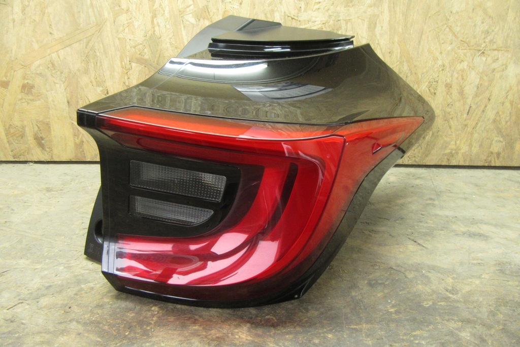 фото №1, Лампа задня права toyota yaris iv xp21 gr sport 20-