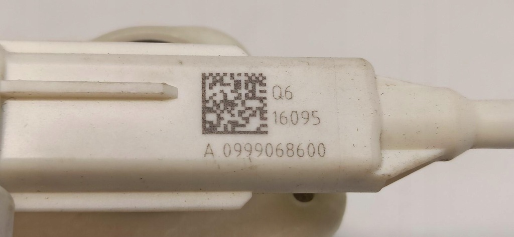 фото №5, Mercedes w205 доводчик крышки багажника a0999068600