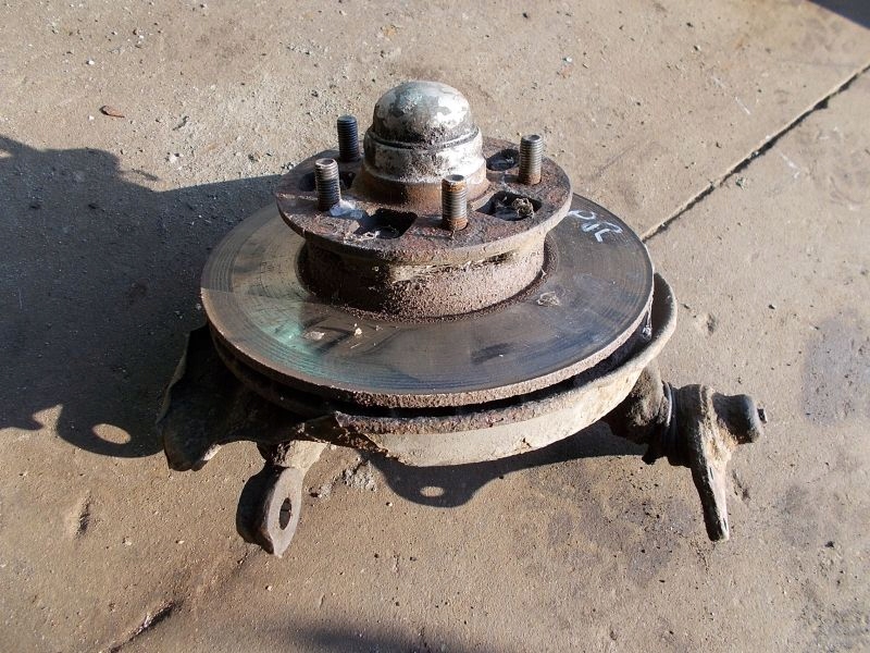 фото №2, Toyota hilux поворотный кулак перед правая 2,4d