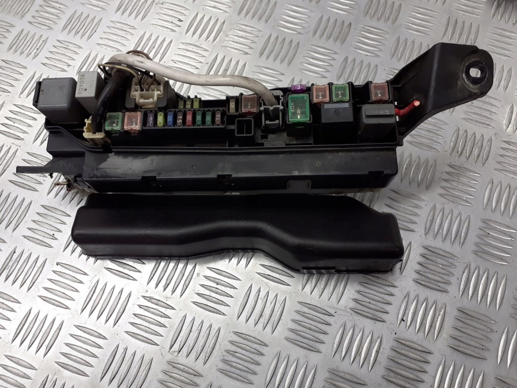 фото №1, Коробка предохранителей toyota avensis t25 2.0 d4d