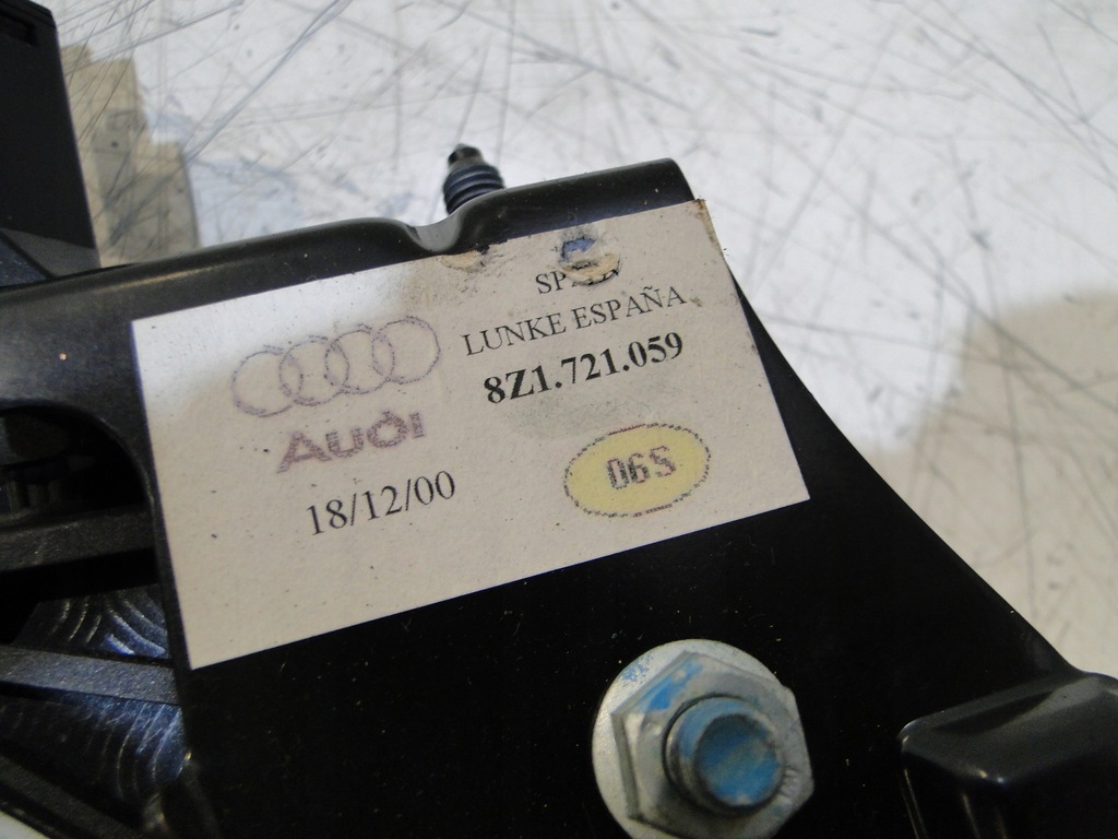 фото №10, Audi a2 1,4b 16v педаль помпа сцепления 8z1721059