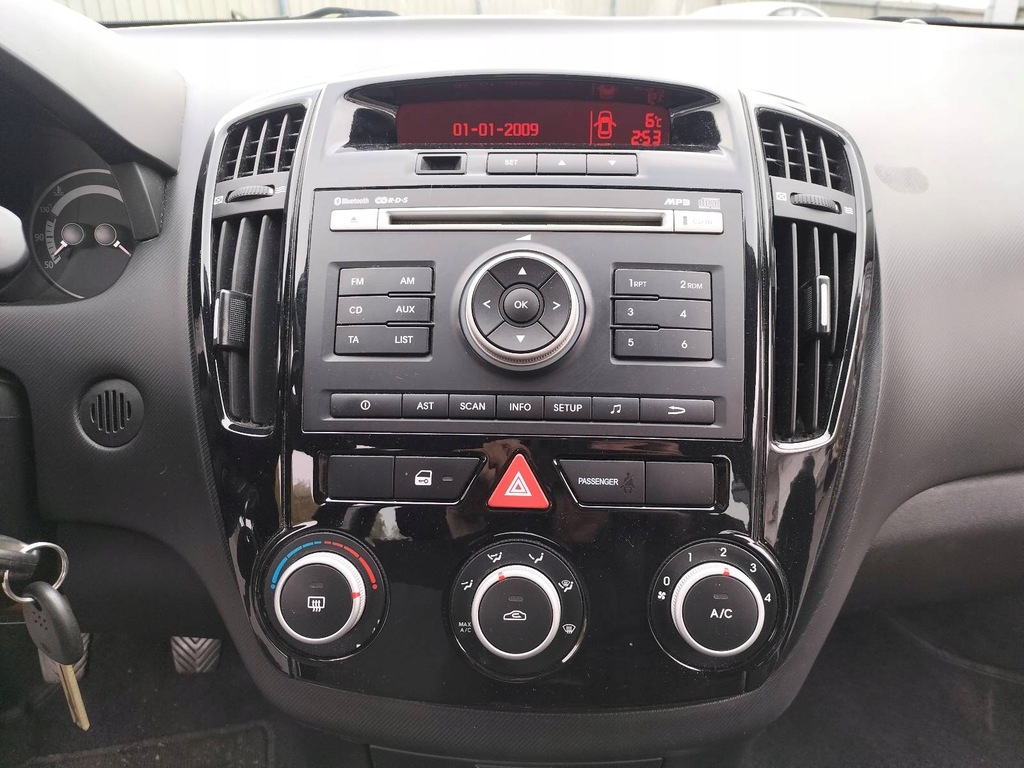 фото №1, Панель обдув консоль середня рамка kia proceed i lift