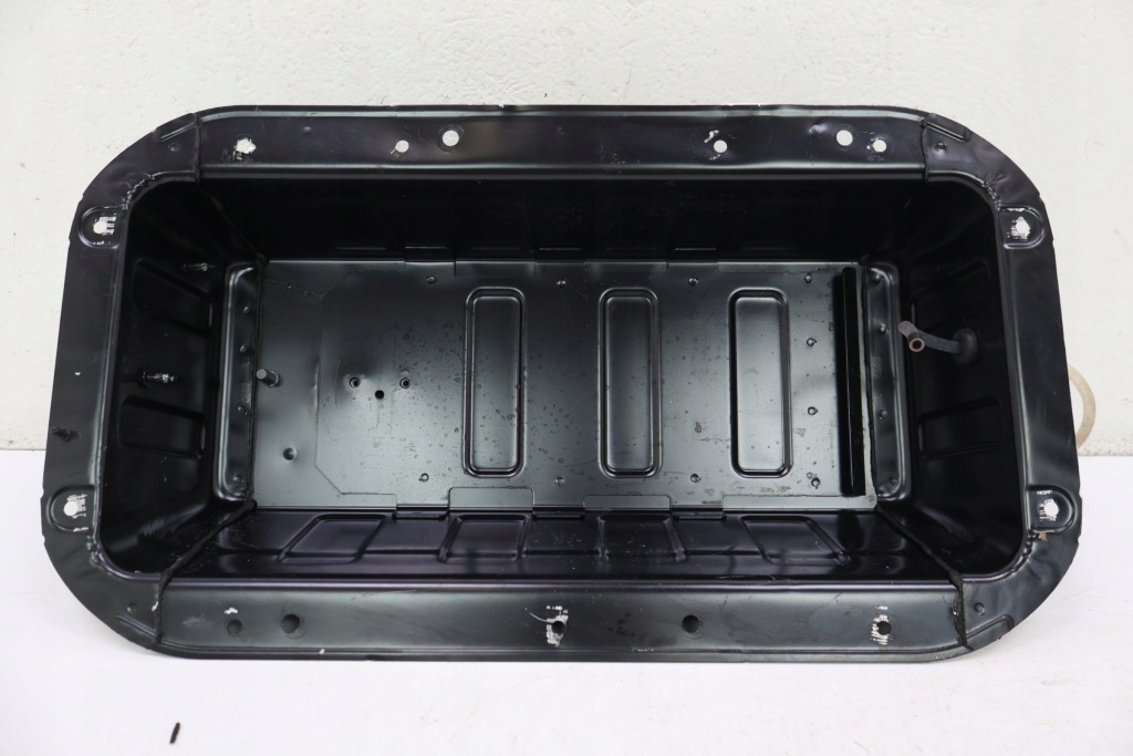 Maserati grecale 2.0 mhev піддон ніша акумулятор в Україні